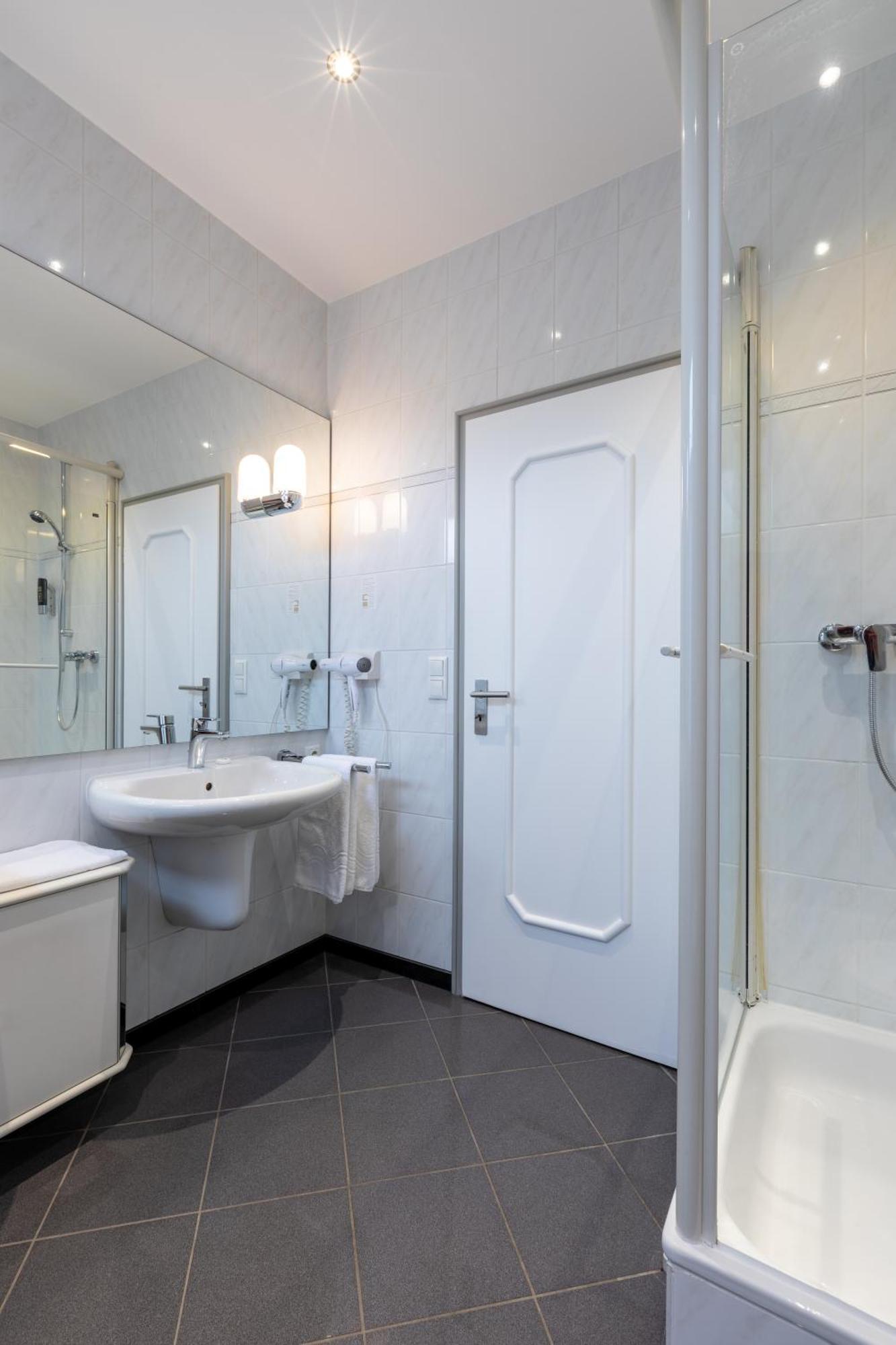 Hotel Wittekindsquelle Bad Oeynhausen Phòng bức ảnh
